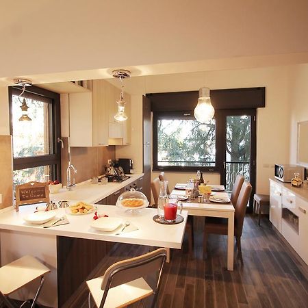 Eur Bright Spacious Terraced Apartment With Private Parking Only For Small Cars Rom Exteriör bild