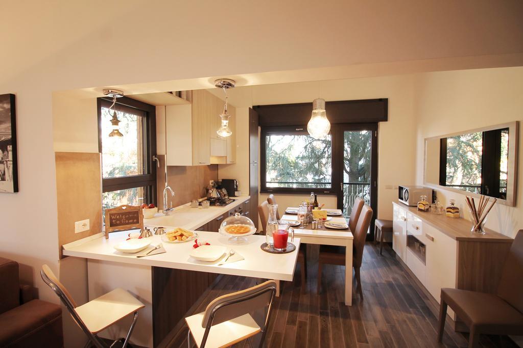 Eur Bright Spacious Terraced Apartment With Private Parking Only For Small Cars Rom Exteriör bild