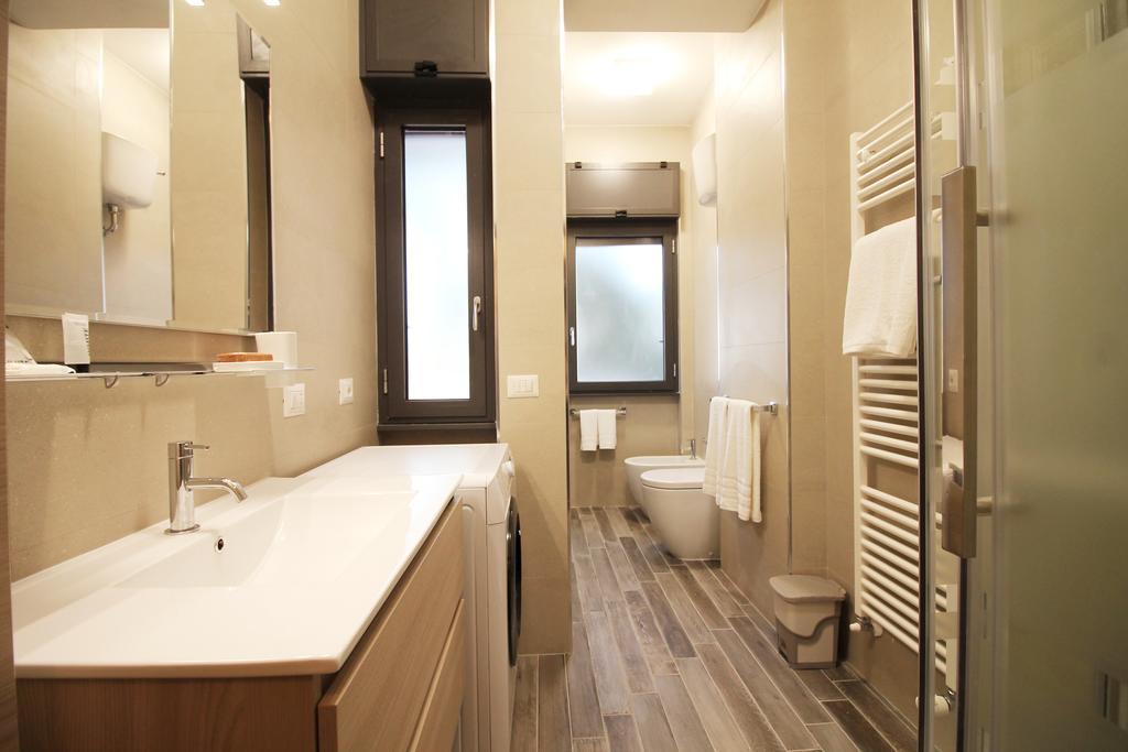 Eur Bright Spacious Terraced Apartment With Private Parking Only For Small Cars Rom Exteriör bild