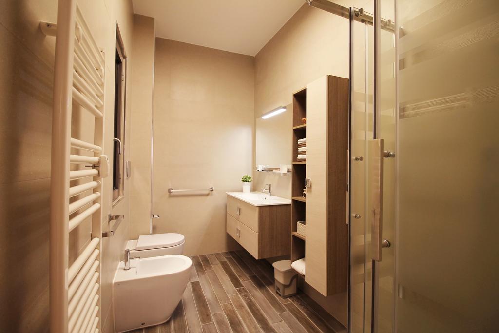 Eur Bright Spacious Terraced Apartment With Private Parking Only For Small Cars Rom Exteriör bild