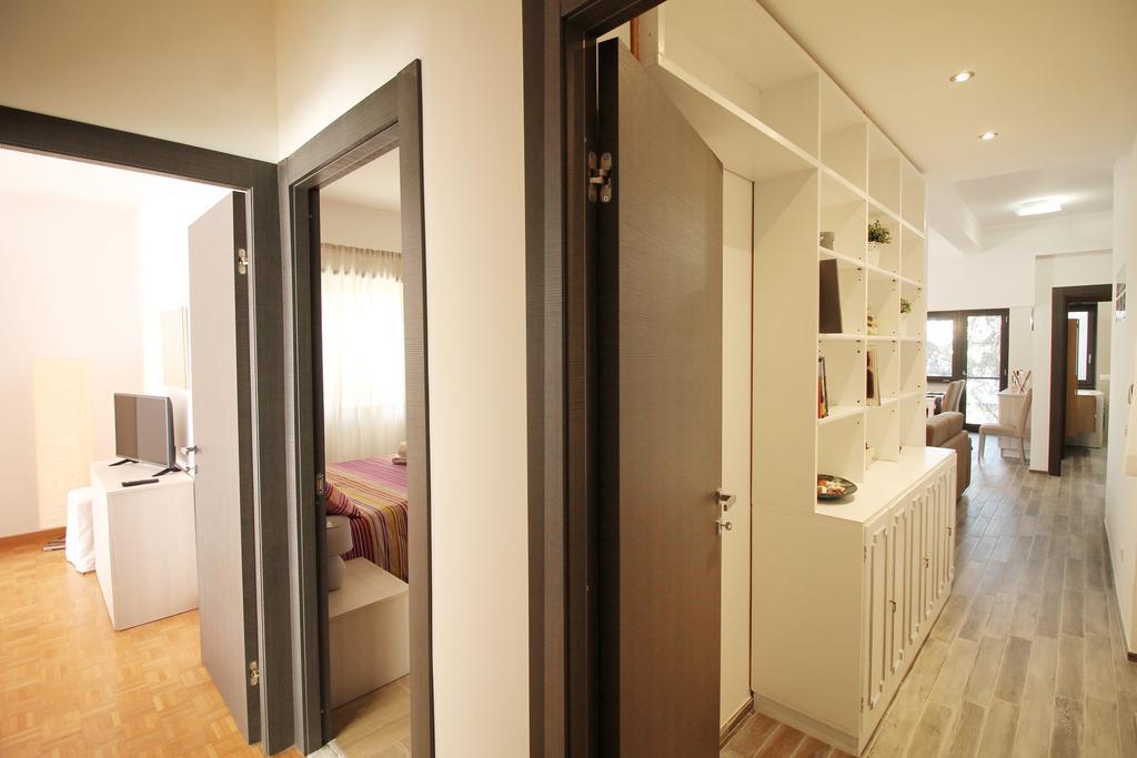 Eur Bright Spacious Terraced Apartment With Private Parking Only For Small Cars Rom Exteriör bild