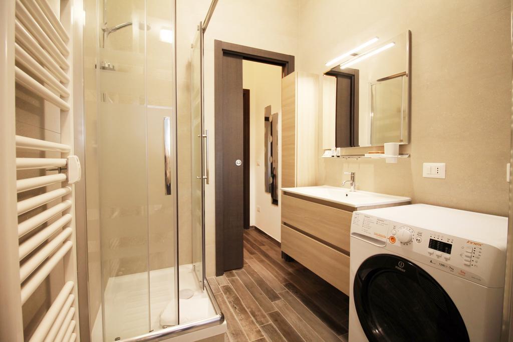 Eur Bright Spacious Terraced Apartment With Private Parking Only For Small Cars Rom Exteriör bild